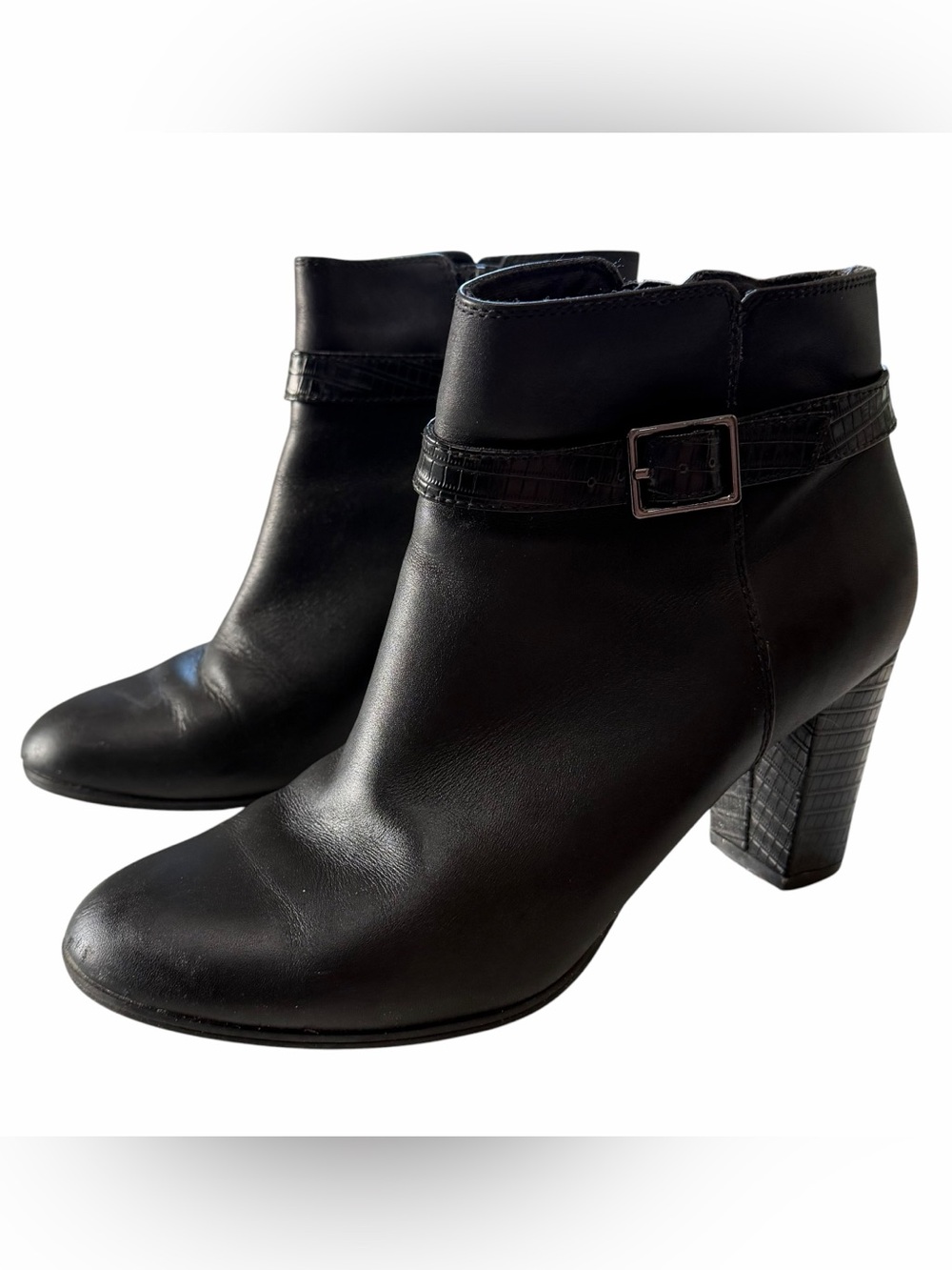 Clark’s Women’s 10 Black Leather Heeled Boot with Side Zip S2